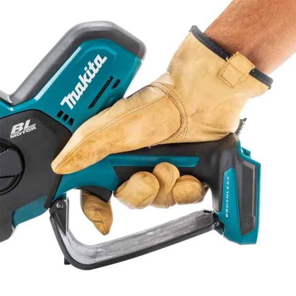 Motosierra inalámbrica Makita de 18 V y 15 cm con 1 batería de iones de litio de 5,0 Ah y cargador